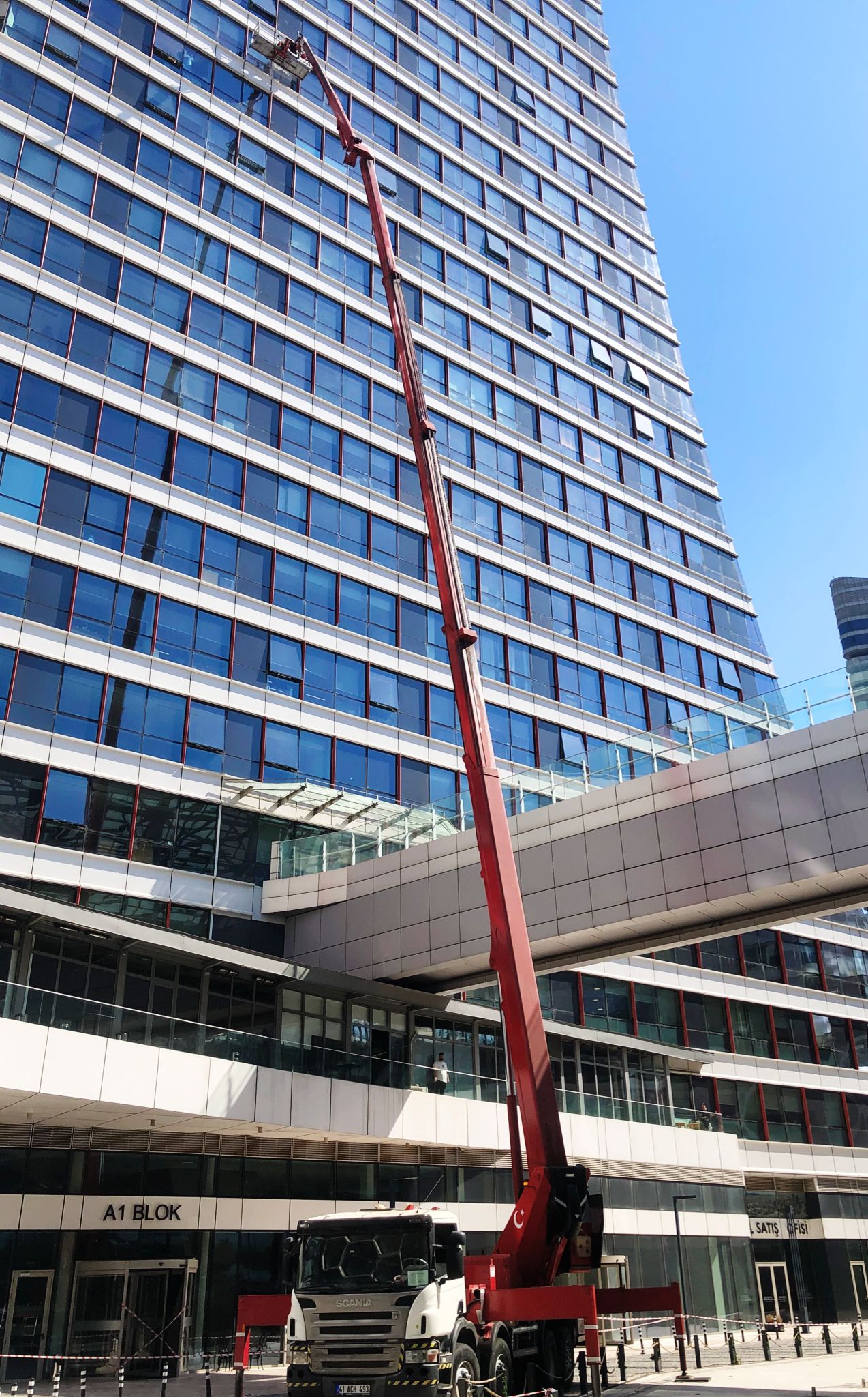 75 metre sepetli vinç